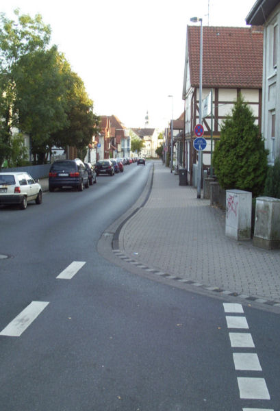 Gemeinsamer Geh- und Radweg in der Braunhirschstraße im September 2003