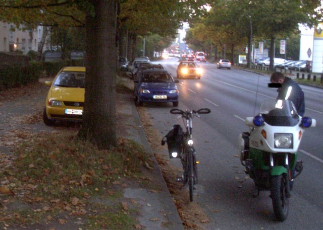 Radweg an der Behringstraße am 13.10.2005 - die Anzeige