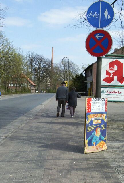 Opperhäuser Straße (L 311), Ecke Ackerstraße Blick nach Nordost - Lachendorfs bester Radweg  :-((