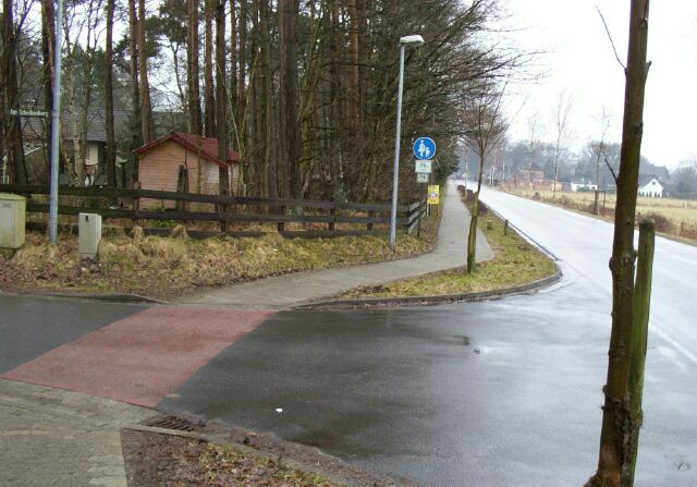 Jarnser Straße (K 80 - Stand Ende 2002) - Gehweg - Radfahrer frei - Mofafahrer frei; mal was Neues