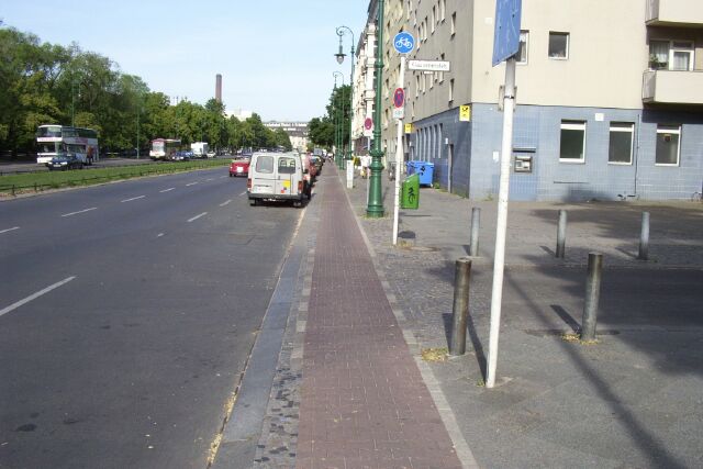 Radweg Richtung Ost im Spandauer Damm am Klausener Platz